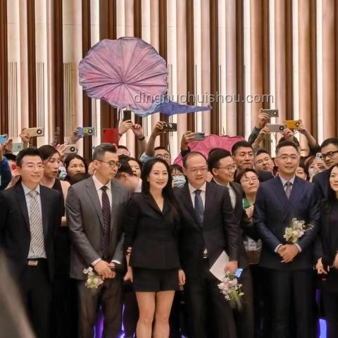 职场智慧：掌握“三分装，七分藏”在单位的生存法则